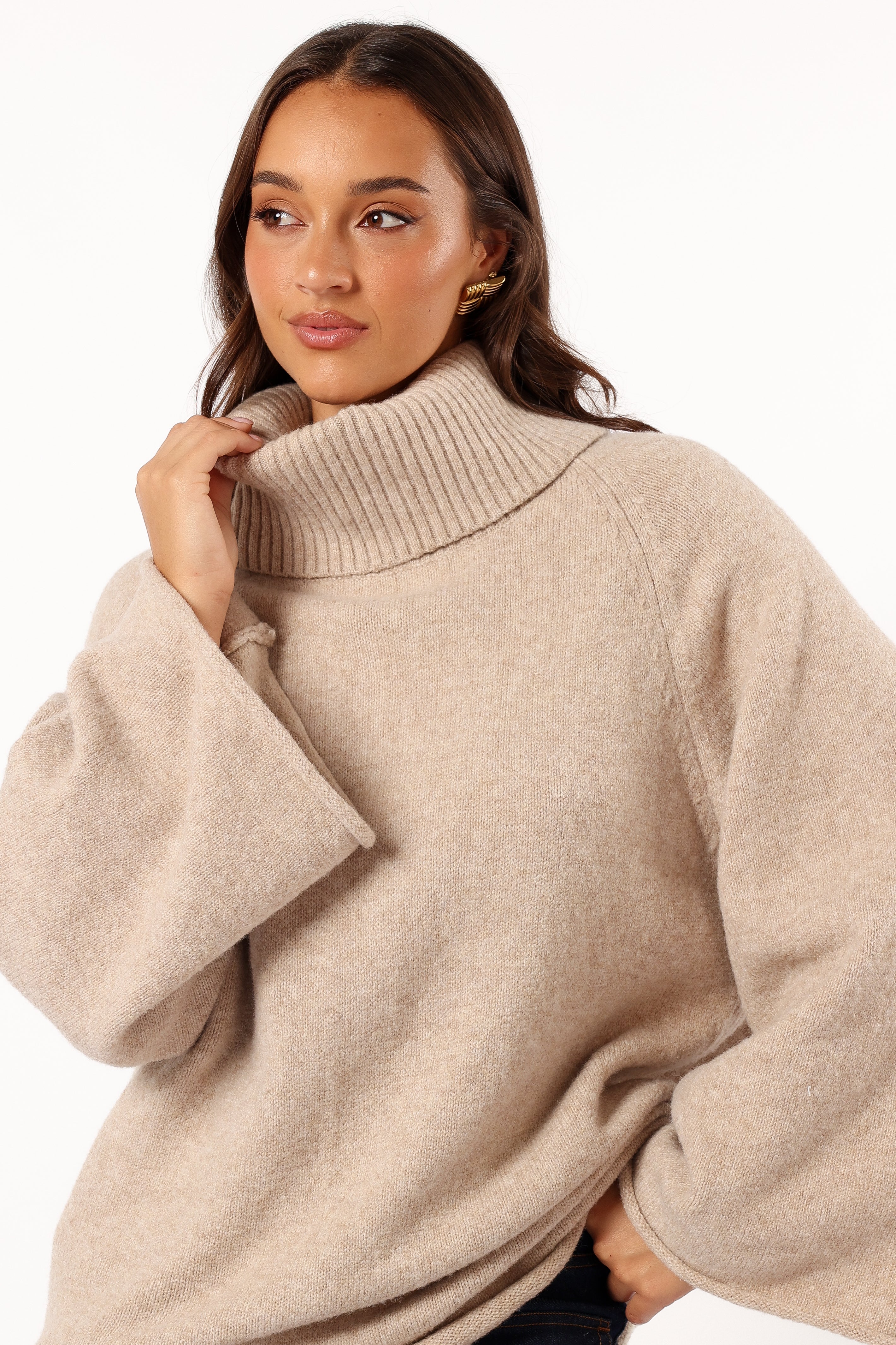 KNITWEAR @Bindy Cowlneck Knit Sweater - Oatmeal